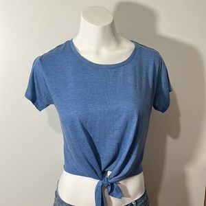 FOREVER 21 CROPED TOP FRONT TIE laced back IN SIZE SMALL